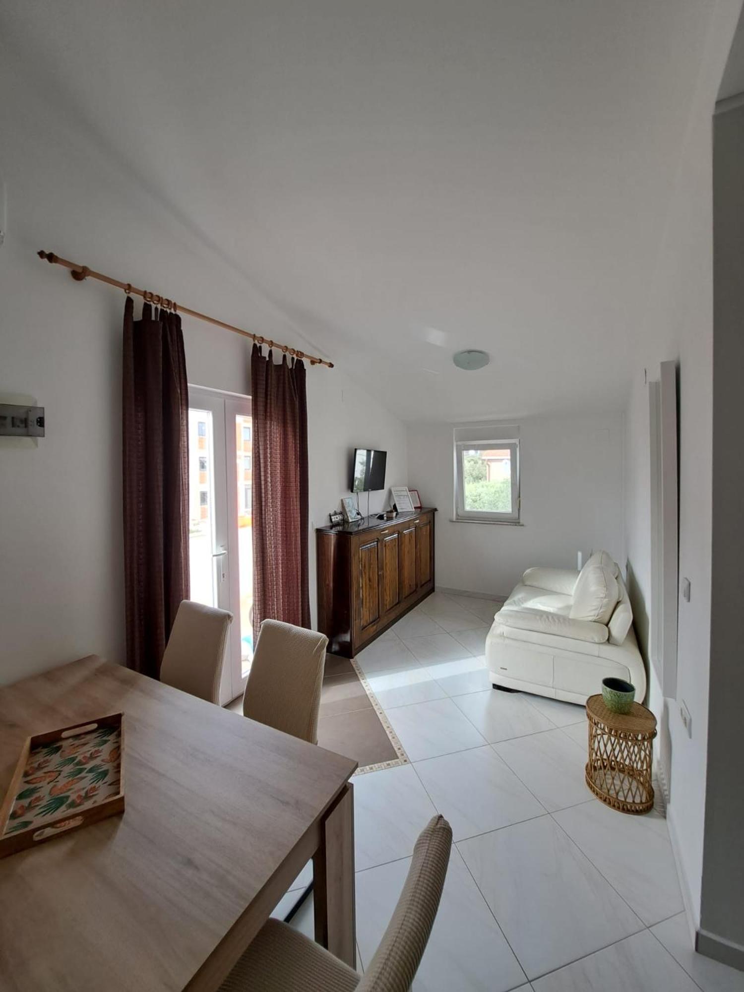 Apartments Maretic มันเดร ภายนอก รูปภาพ